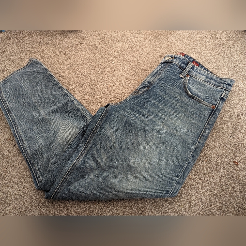 LUCKY BRAND ladies jeans.